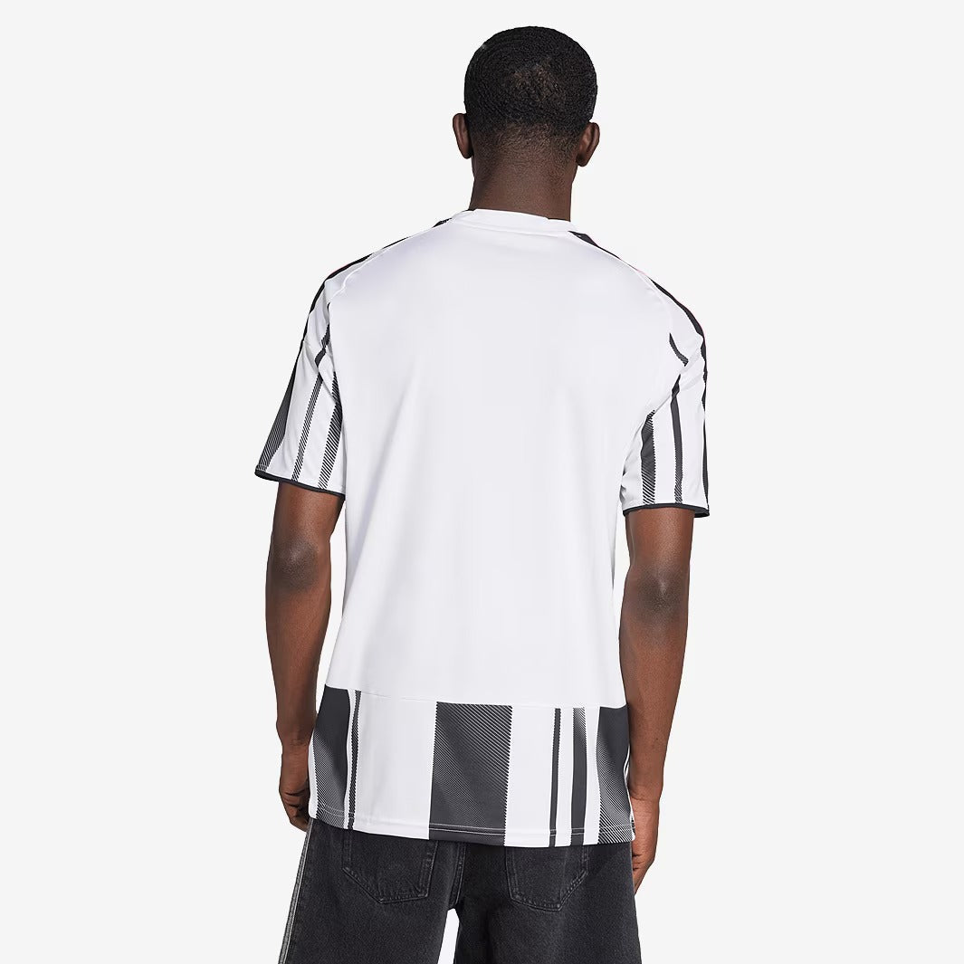Camisa Juventus 2025/26 I, detalhe do escudo