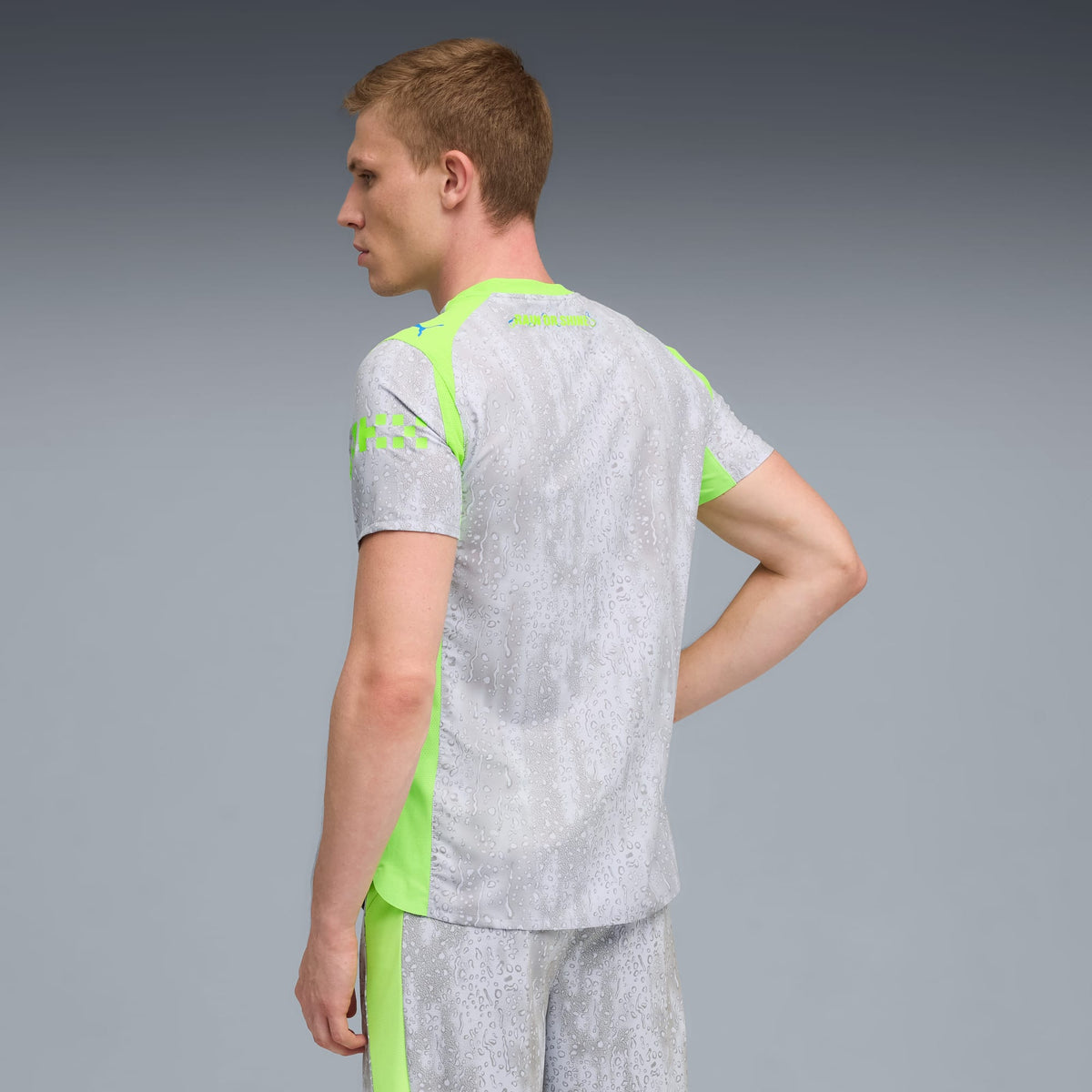 Camisa Manchester City 2025/26 III, detalhe do escudo
