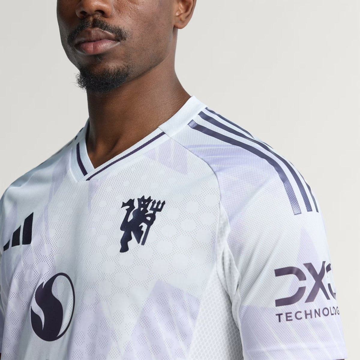 Camisa Adidas Manchester United 2025/26 II, detalhe da manga