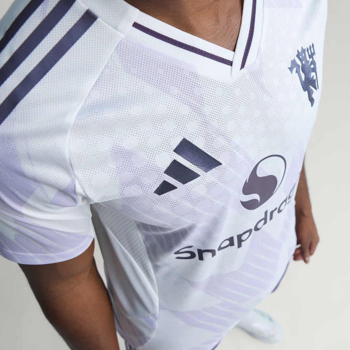 Camisa Adidas Manchester United 2025/26 II, etiqueta interna