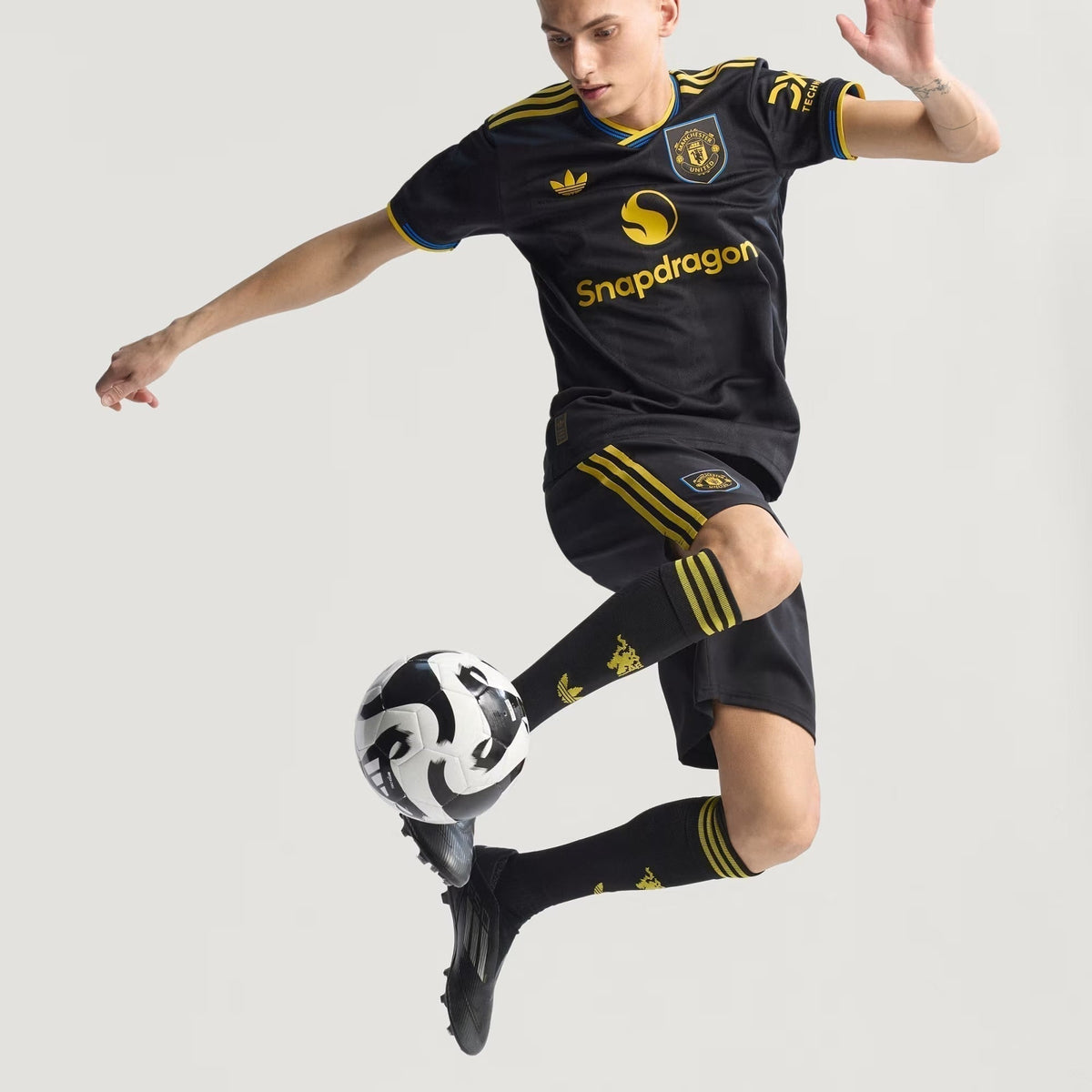 Camisa Adidas Manchester United 2025/26 III, detalhe do tecido