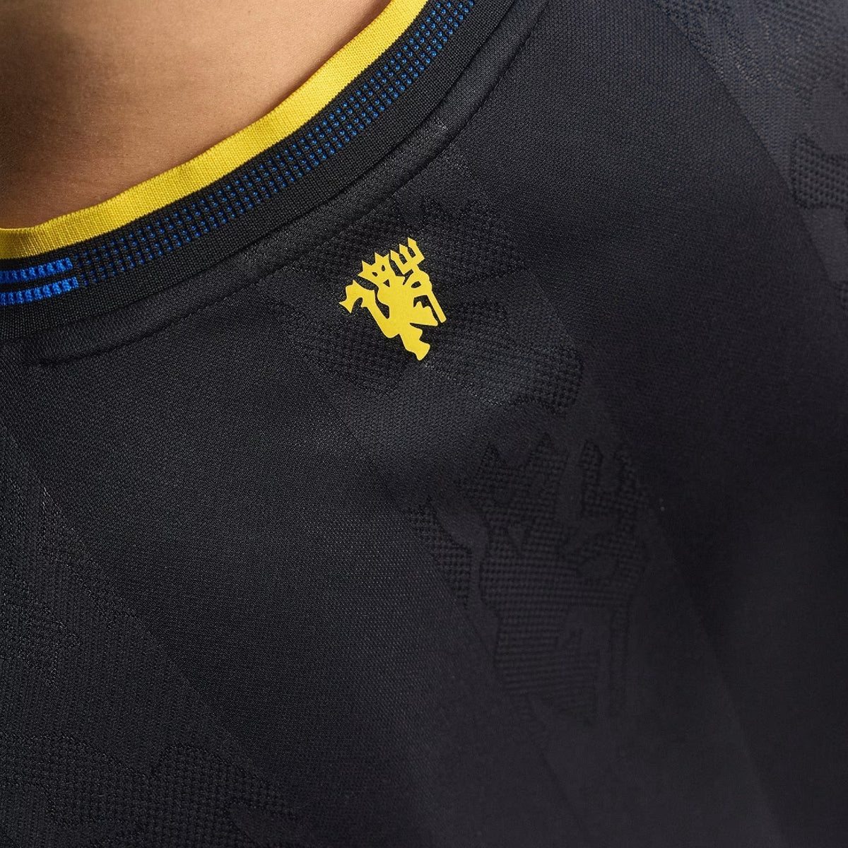 Camisa Adidas Manchester United 2025/26 III, vista de frente
