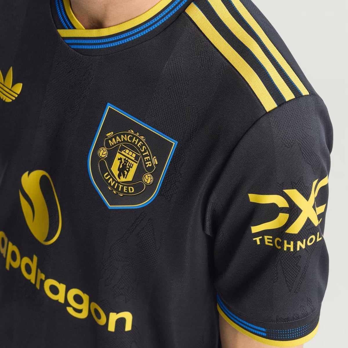Camisa Adidas Manchester United 2025/26 III, vista de costas