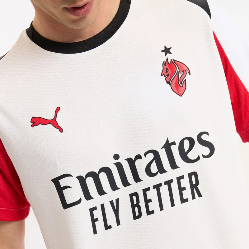 Camisa Milan 2025/26 II, detalhe do escudo