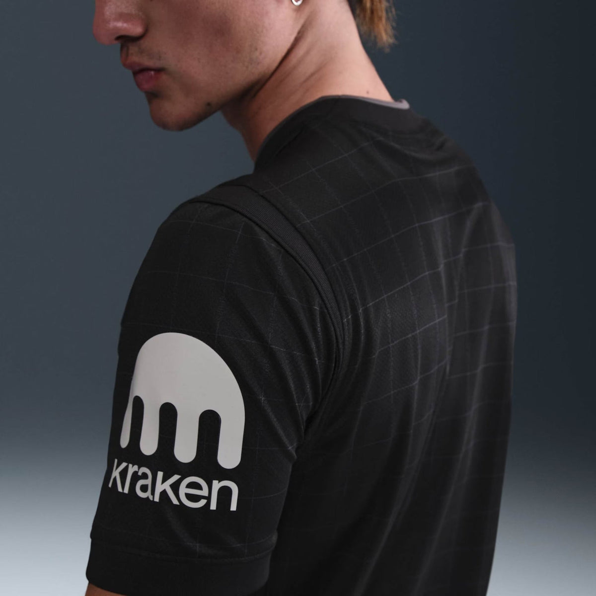 Camisa Nike Tottenham 2025/26 II, detalhe da gola