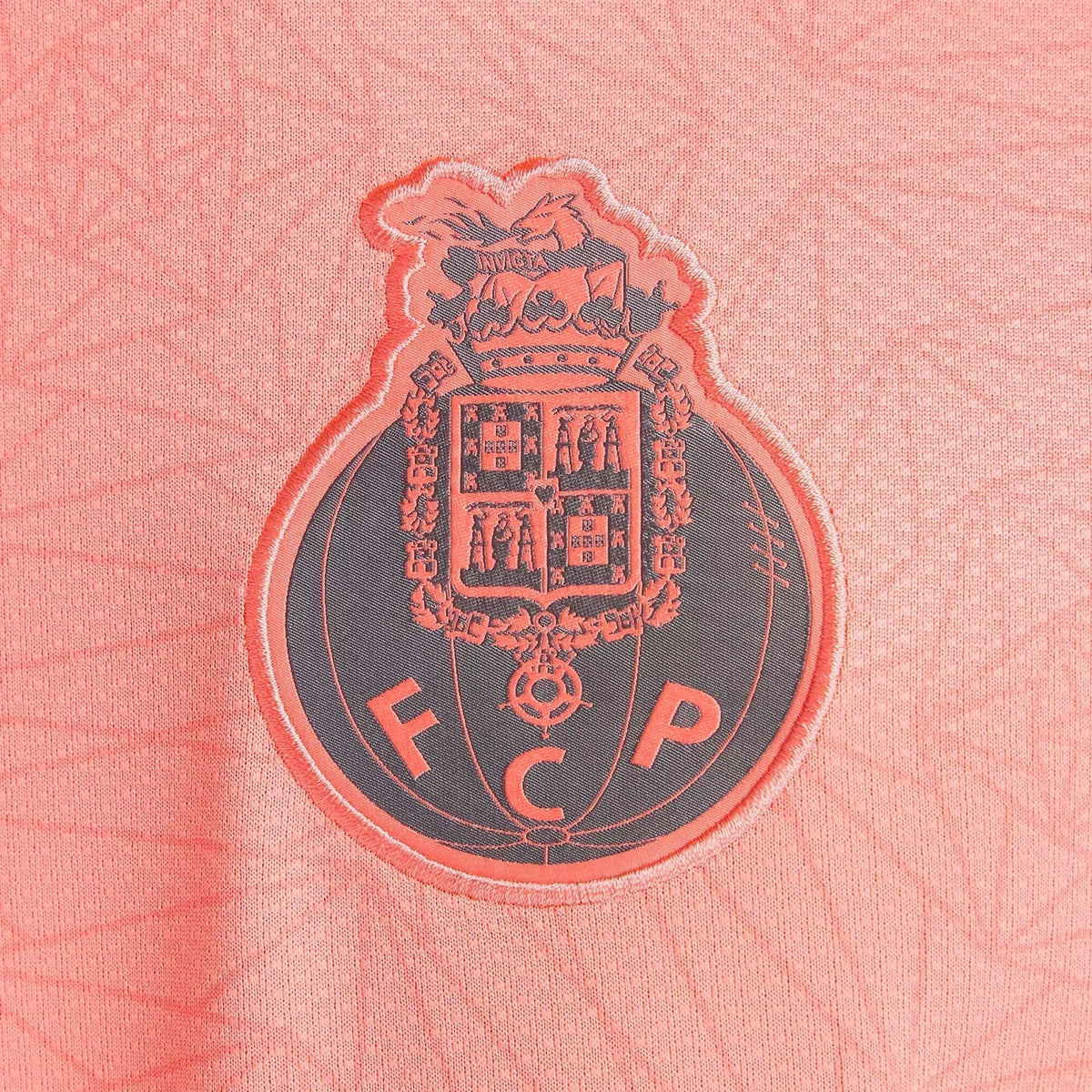Camisa Porto 2025/26 II, detalhe do escudo