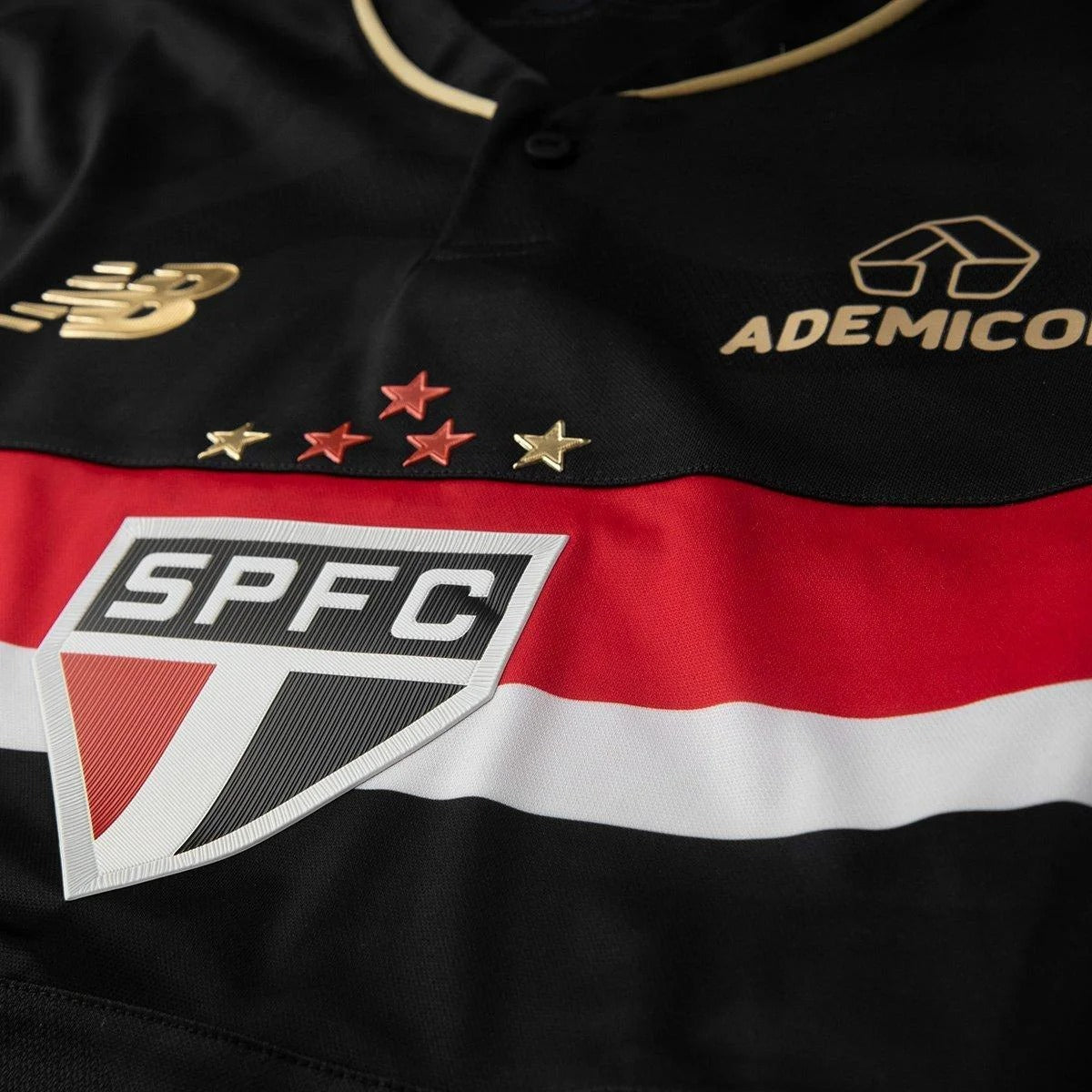 Camisa New Balance São Paulo 2025/26 III, detalhe do escudo