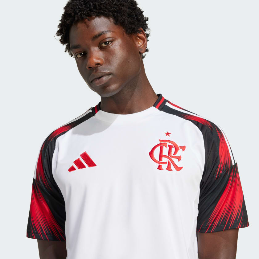 Camisa Adidas Flamengo 2025/26 II G. PLATA N° 50, detalhe do escudo