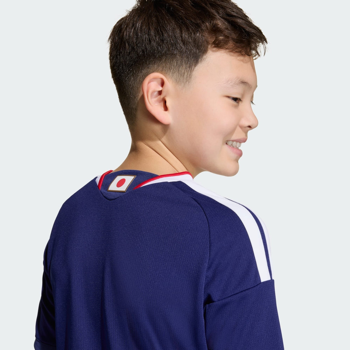 Conjunto Infantil Japão 2026/27 I, detalhe da gola