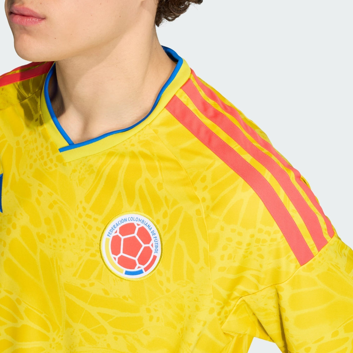 Camisa Colômbia 2026/27 I, detalhe do escudo