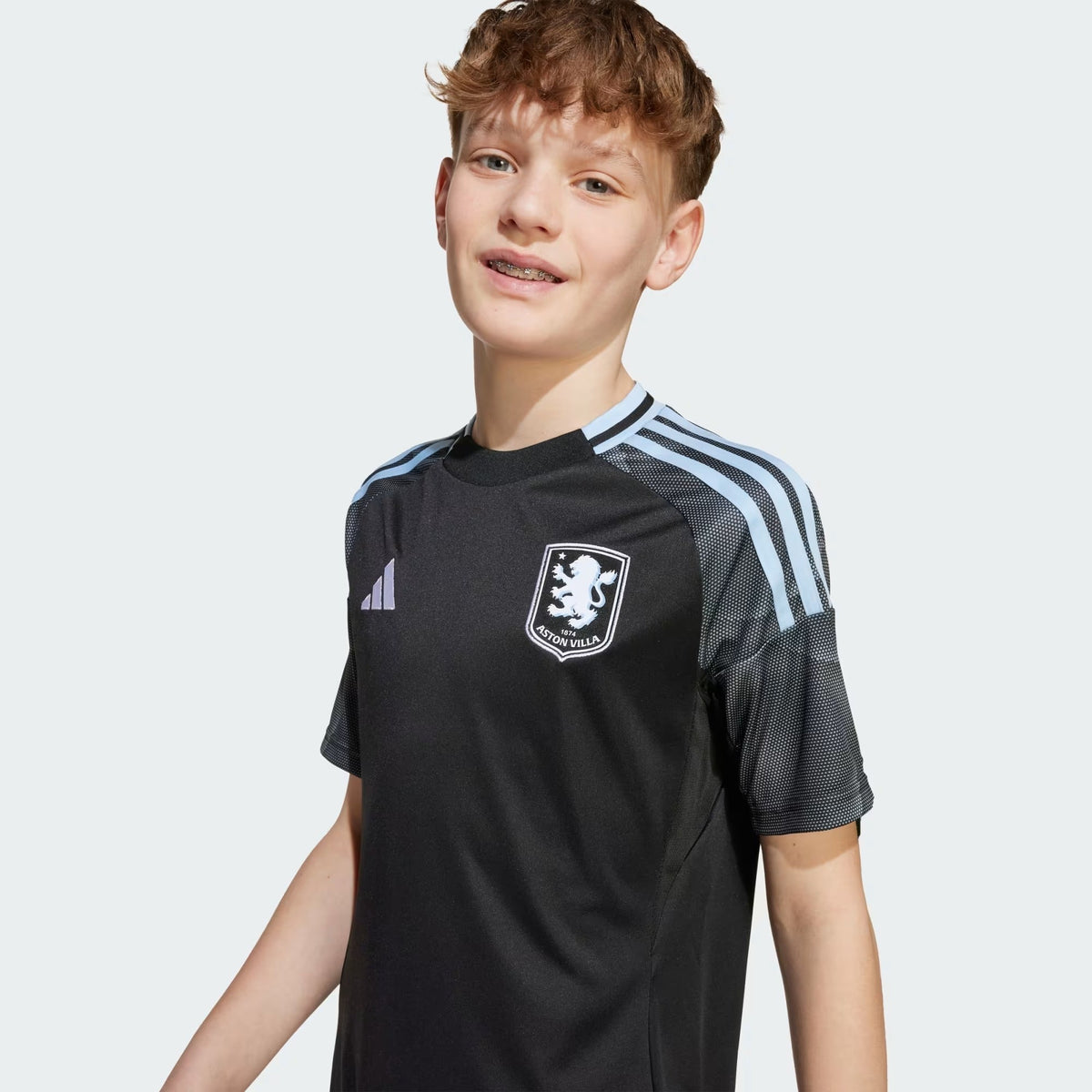 Conjunto Infantil Adidas Aston Villa 2025/26 II, vista de frente