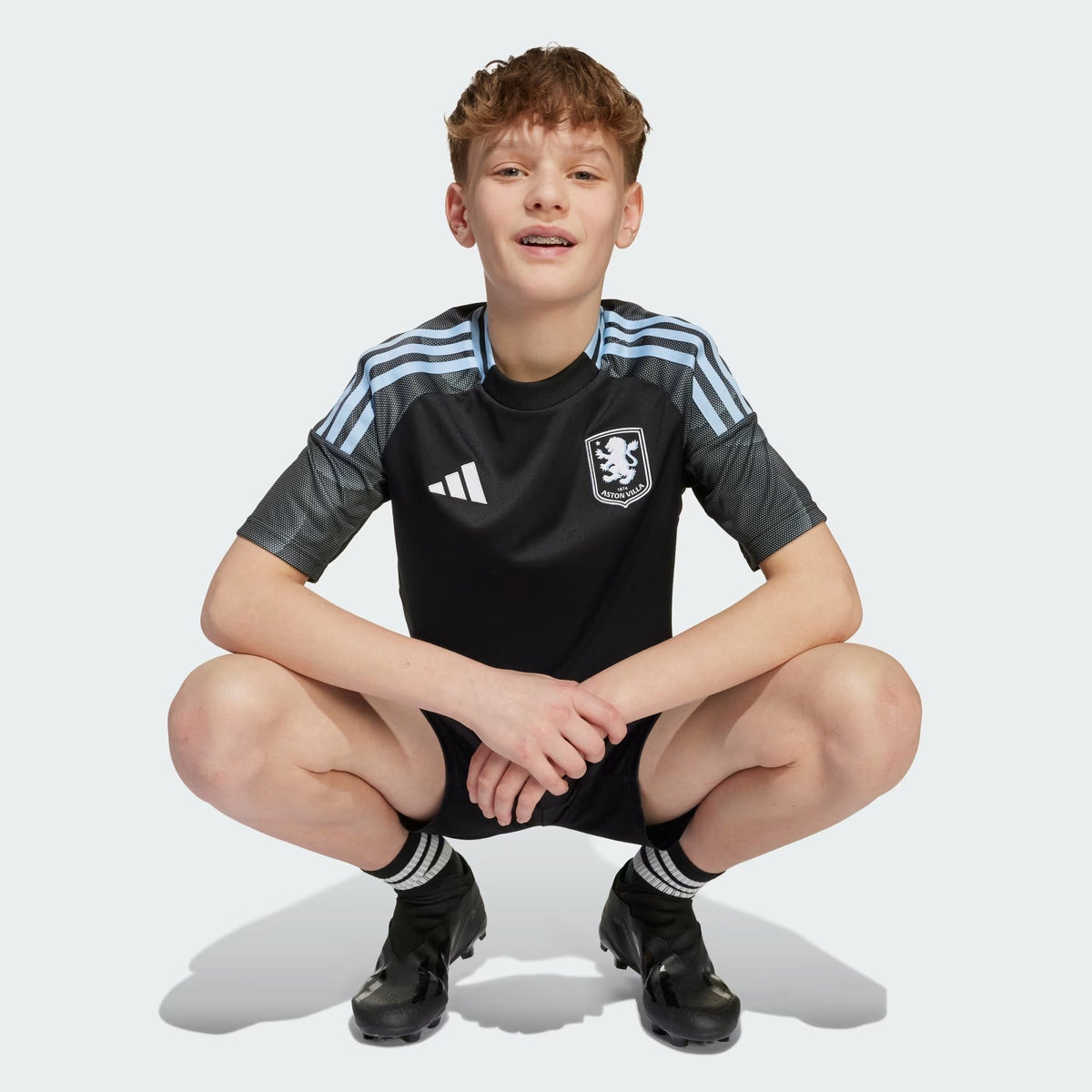 Conjunto Infantil Adidas Aston Villa 2025/26 II, detalhe da manga