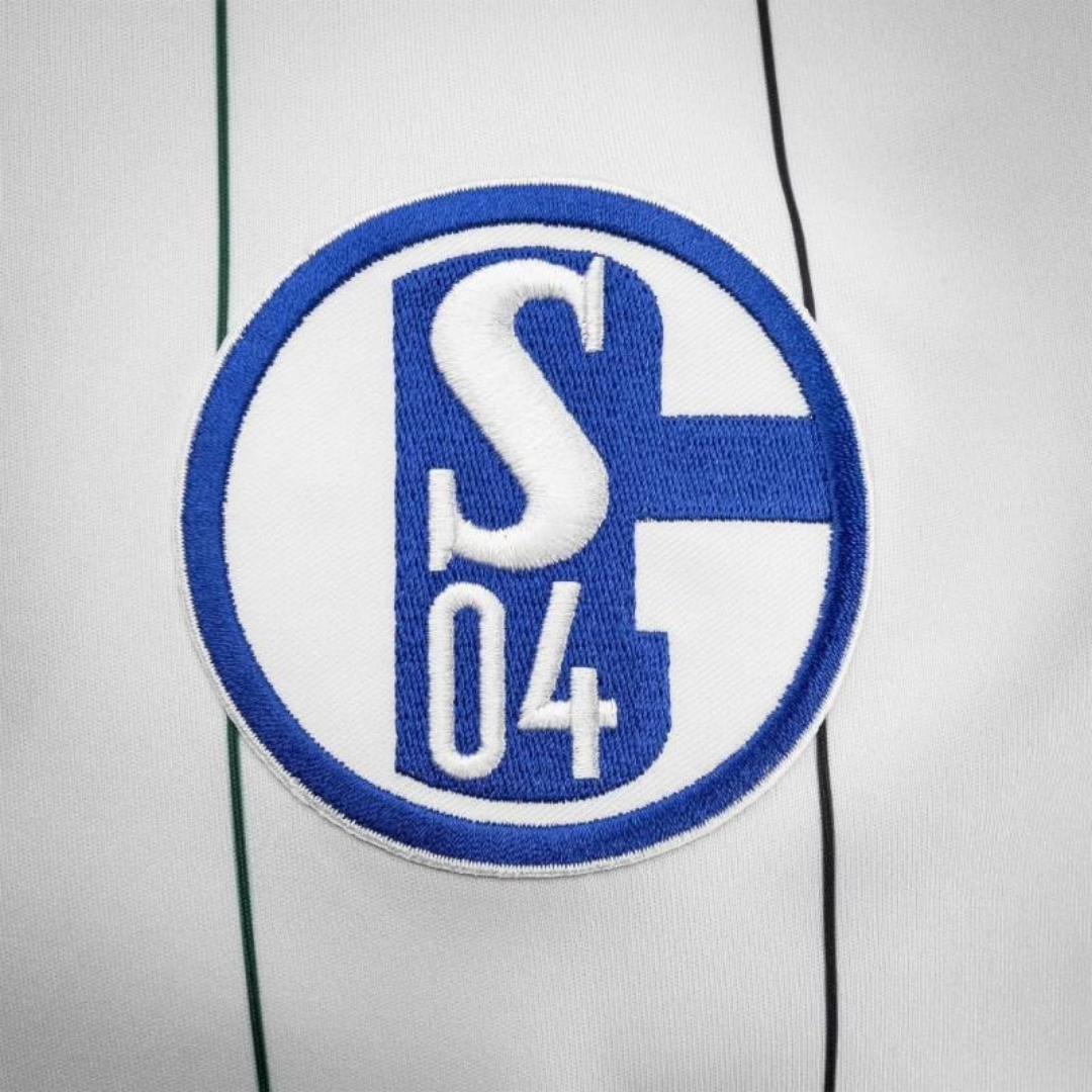 Camisa Adidas Schalke 04 II 2024/25 Torcedor, detalhe do escudo