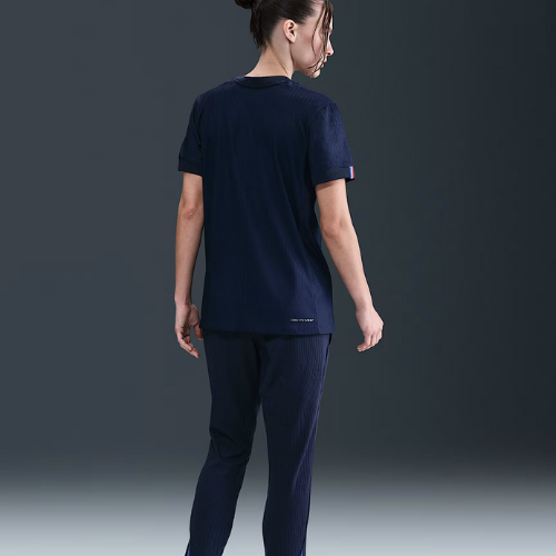 Camisa Feminina Nike Paris Saint Germain 2025/26 I, detalhe do escudo