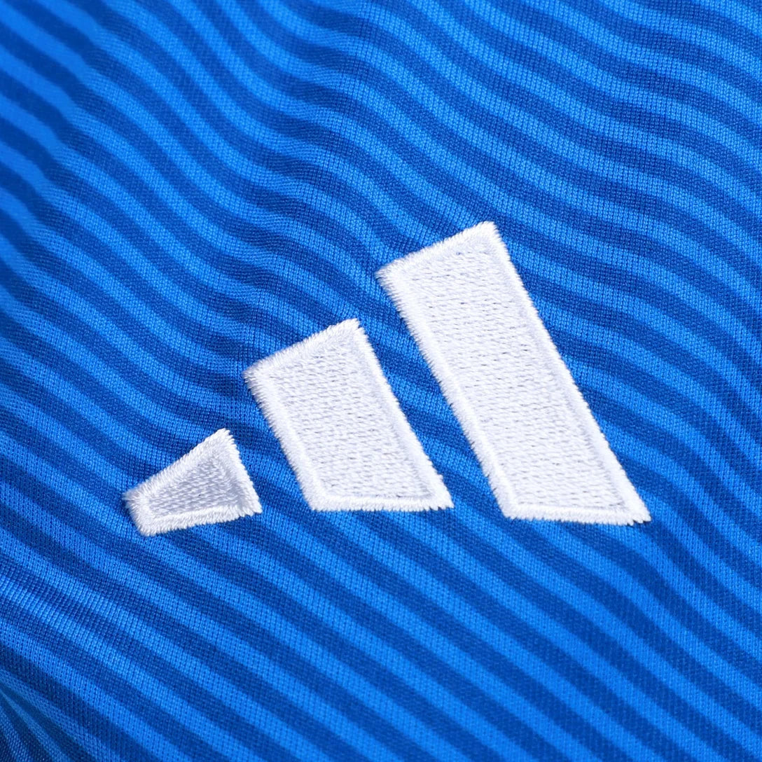 Camisa Feminina Adidas Cruzeiro 2025/26 I, detalhe do escudo