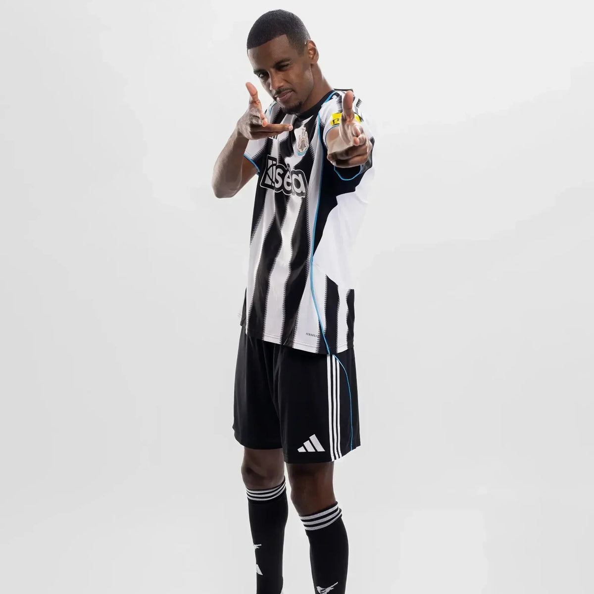 Camisa adidas Newcastle 2025/26 I, detalhe do tecido