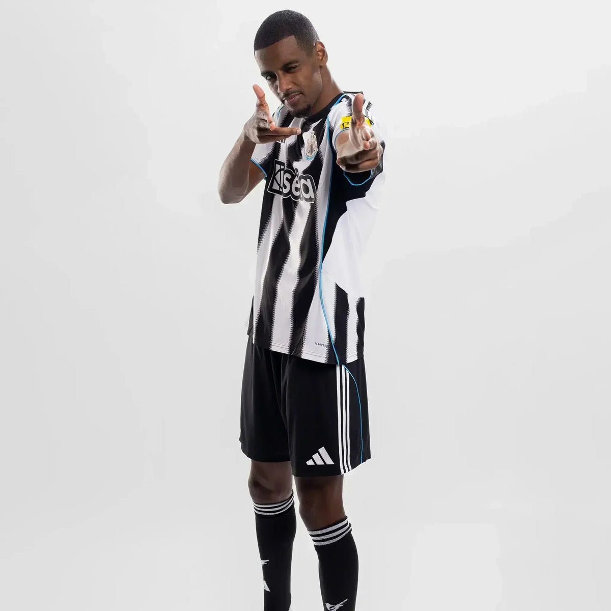 Camisa Adidas Newcastle 2025/26 I Torcedor, detalhe do tecido