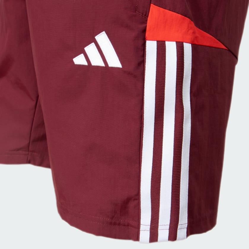 Shorts Viagem Adidas Internacional 2024/25, detalhe do escudo