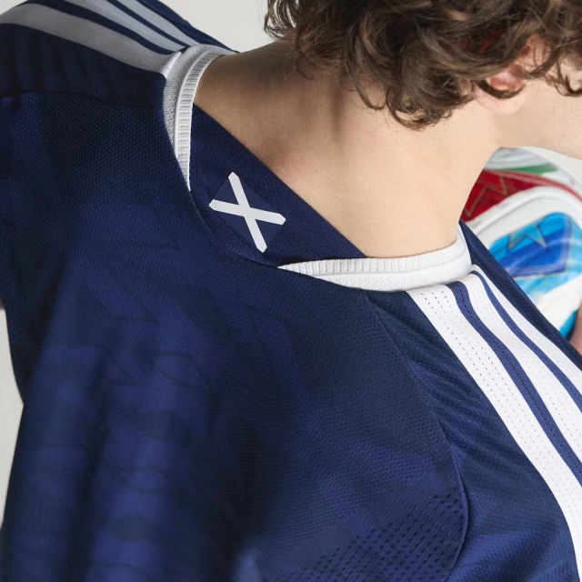 Camisa Escócia 2026/27 I, detalhe da gola