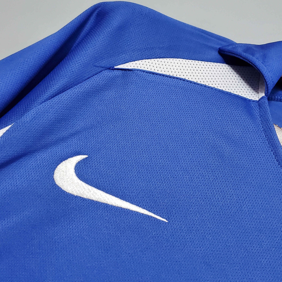 Camisa Seleção Brasil II - Retrô 2002, vista lateral