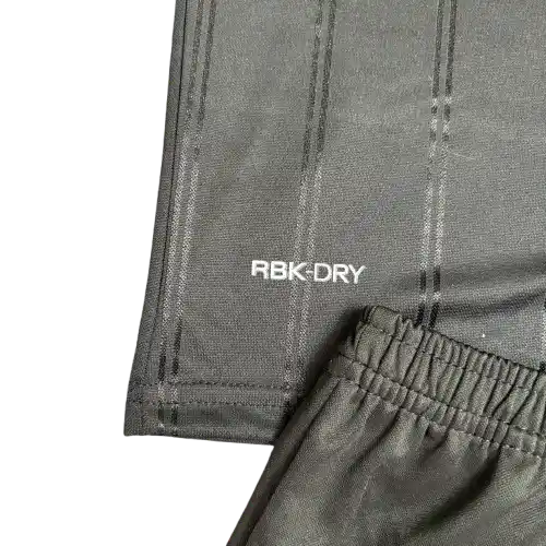 Conjunto Infantil Reebok Botafogo 2025/26 II, detalhe do escudo