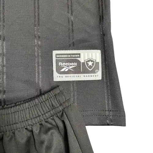 Conjunto Infantil Reebok Botafogo 2025/26 II, vista de costas