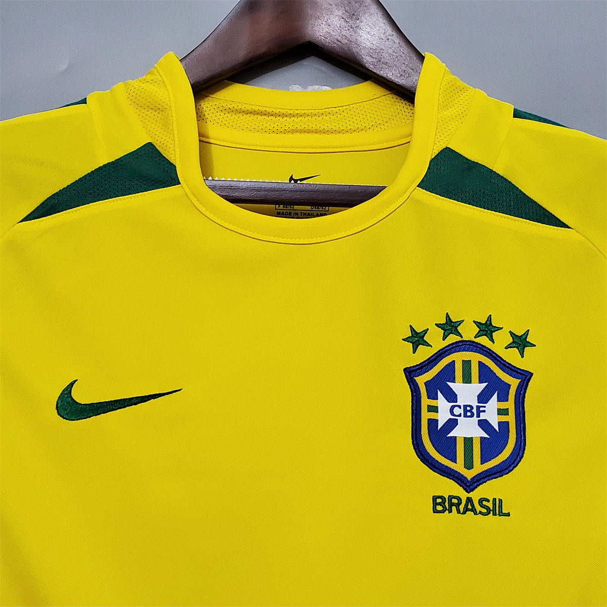 Camisa Seleção Brasil Home - Retrô 2002, vista lateral