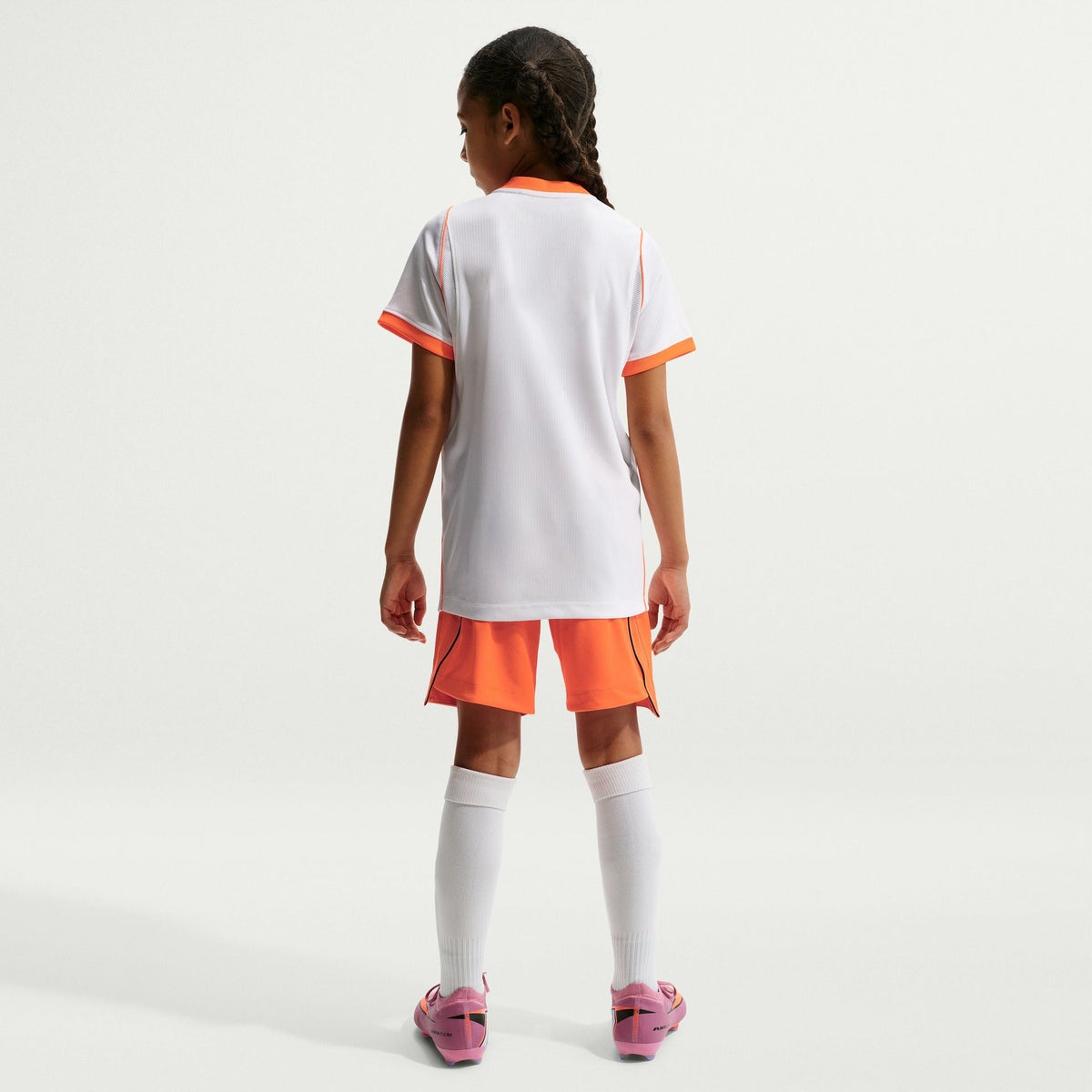 Conjunto Infantil Holanda 2026/27 II, vista de costas