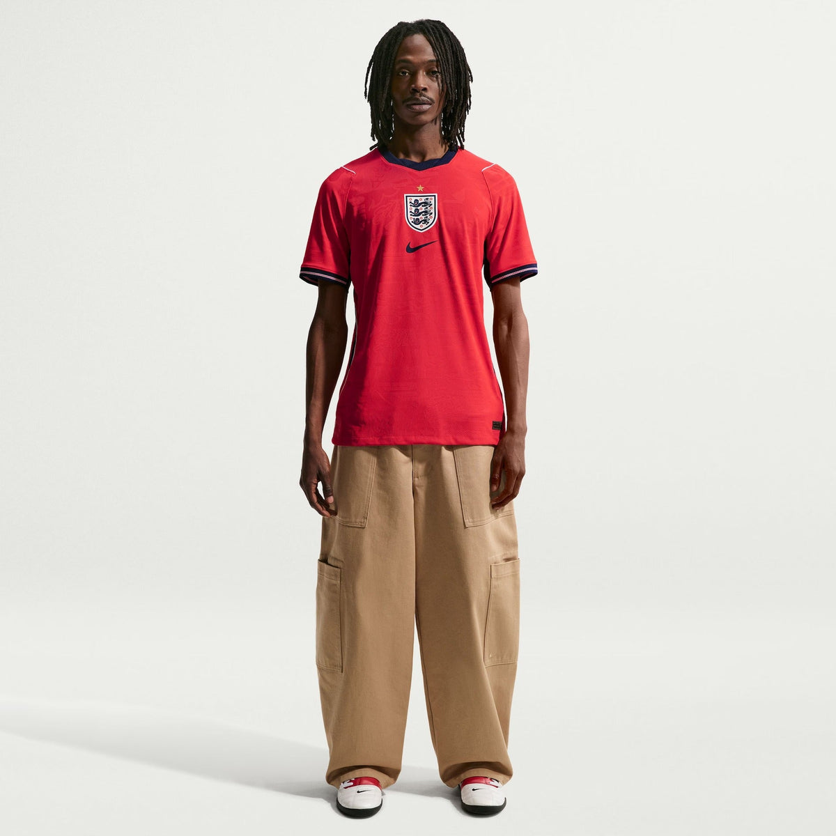 Camisa Inglaterra 2026/27 I Jogador, detalhe do escudo