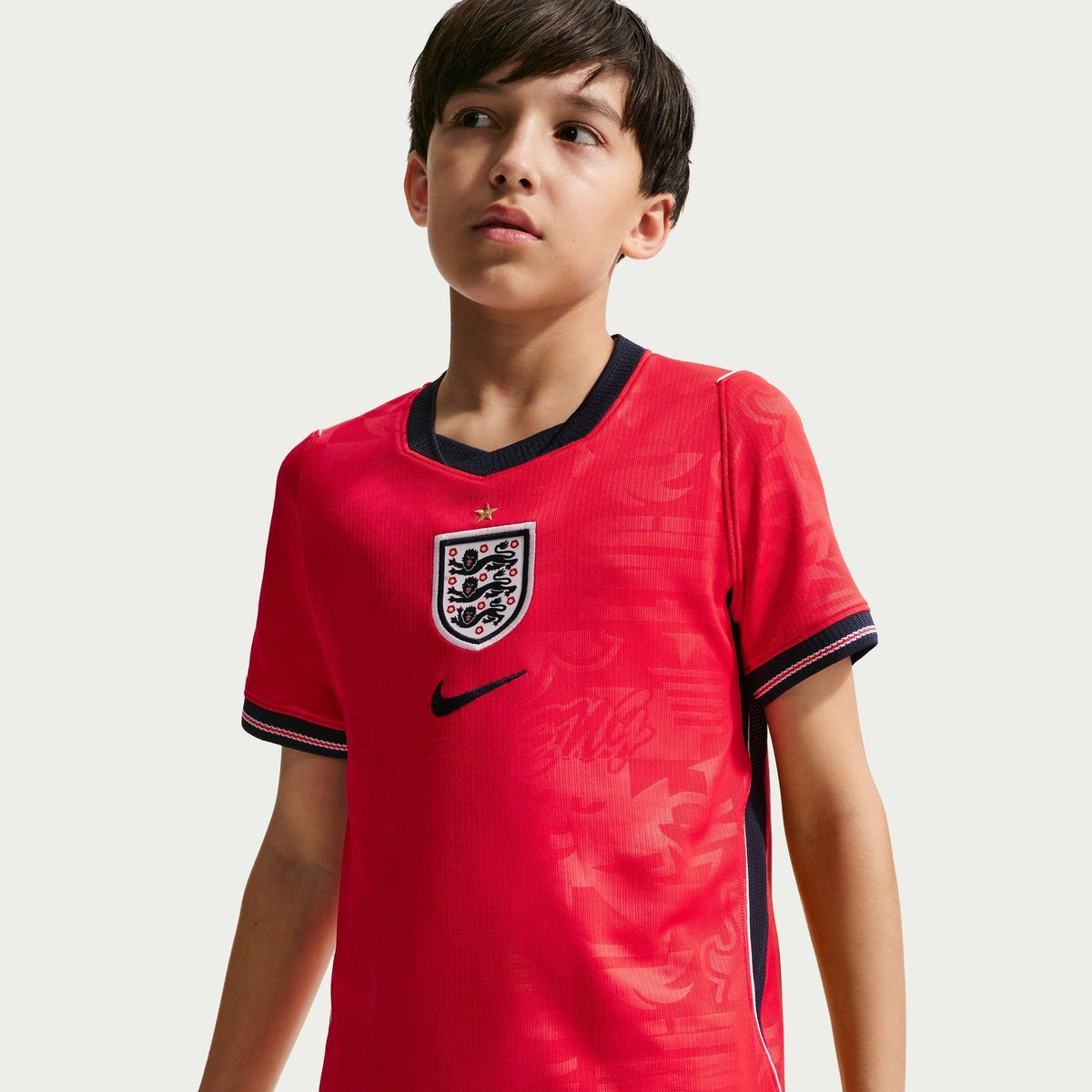 Conjunto Infantil Inglaterra 2026/27 I Kit, detalhe da gola