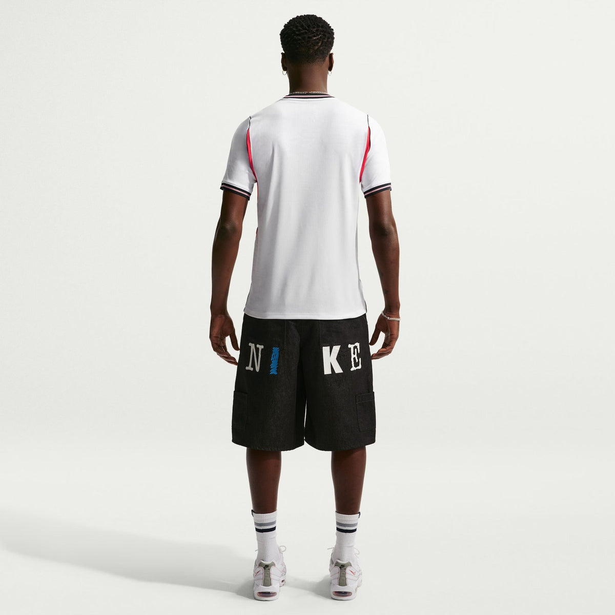 Camisa Inglaterra 2026/27 II, detalhe da gola