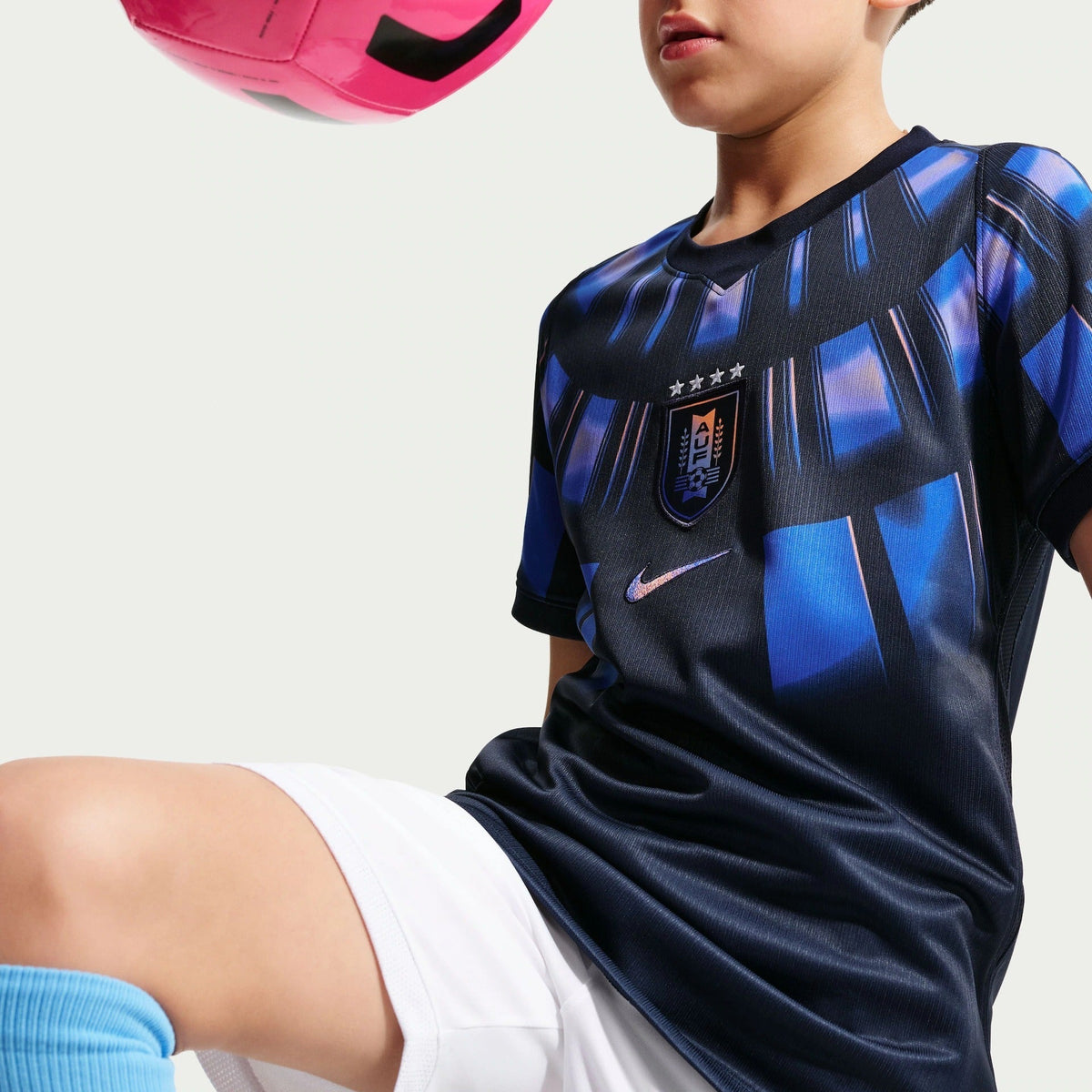 Conjunto Infantil Uruguai 2026/27 I, vista de frente