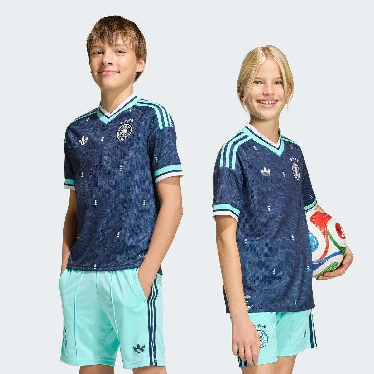 Conjunto Infantil Alemanha 2026/27 II Kit na TSN Sports