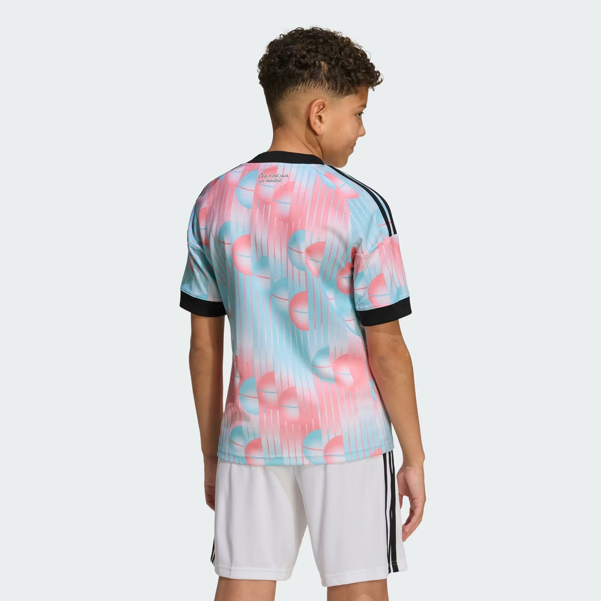 Conjunto Infantil Bélgica 2026/27 II Kit, detalhe da gola