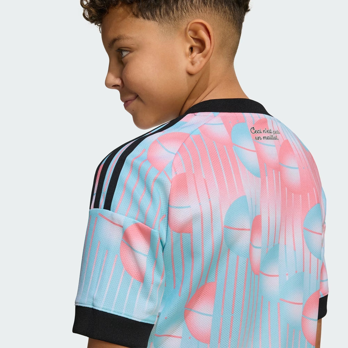 Conjunto Infantil Bélgica 2026/27 II Kit, vista de frente