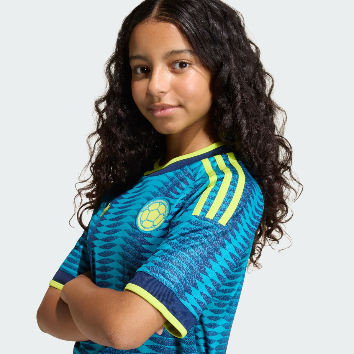 Conjunto Infantil Colômbia 2026/27 II Kit, detalhe da gola