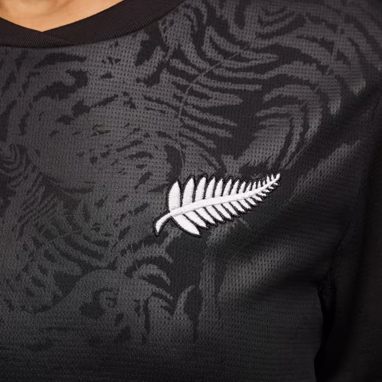 Camisa Feminina Nova Zelândia 2026/27 I, detalhe da gola