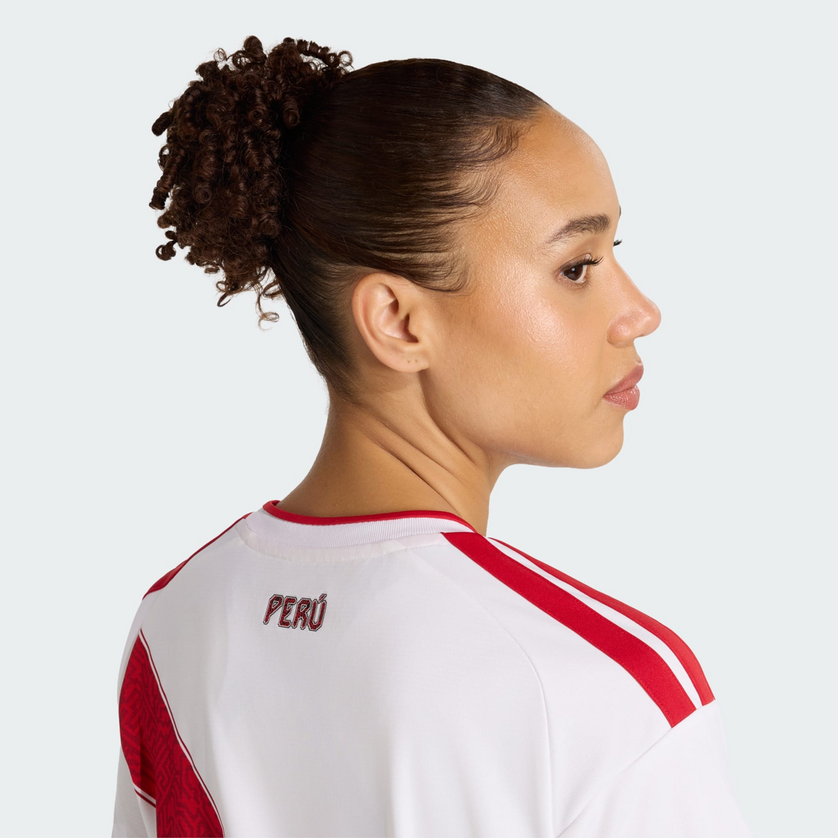Camisa Feminina Peru 2026/27 I, detalhe da gola