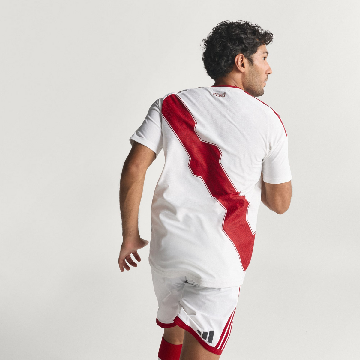 Camisa Peru 2026/27 I Jogador, detalhe da manga