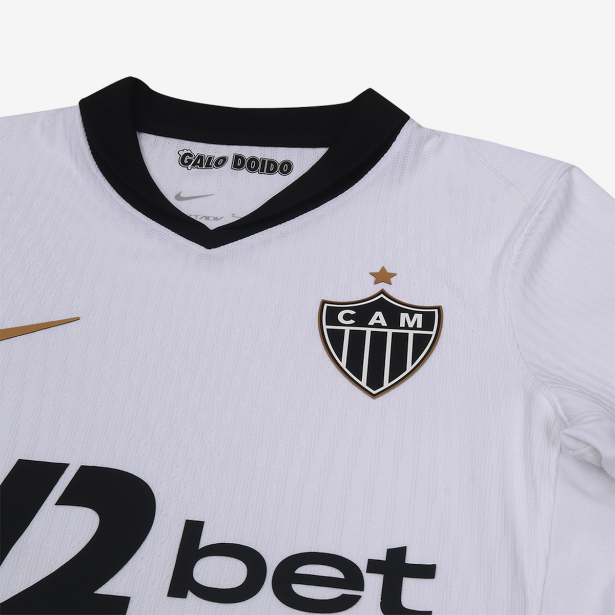 Camisa Atlético Mineiro 2026/27 II Jogador, detalhe do escudo