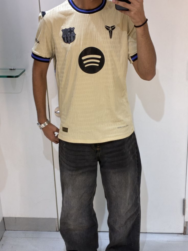 Rafael Almeida com a camisa comprada na TSN Sports