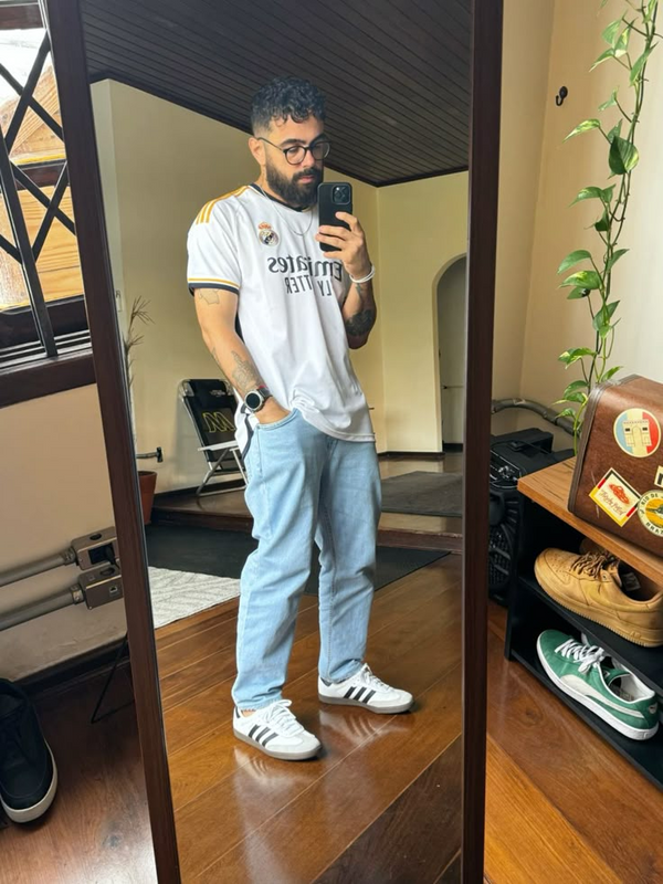 João Pedro com a camisa comprada na TSN Sports