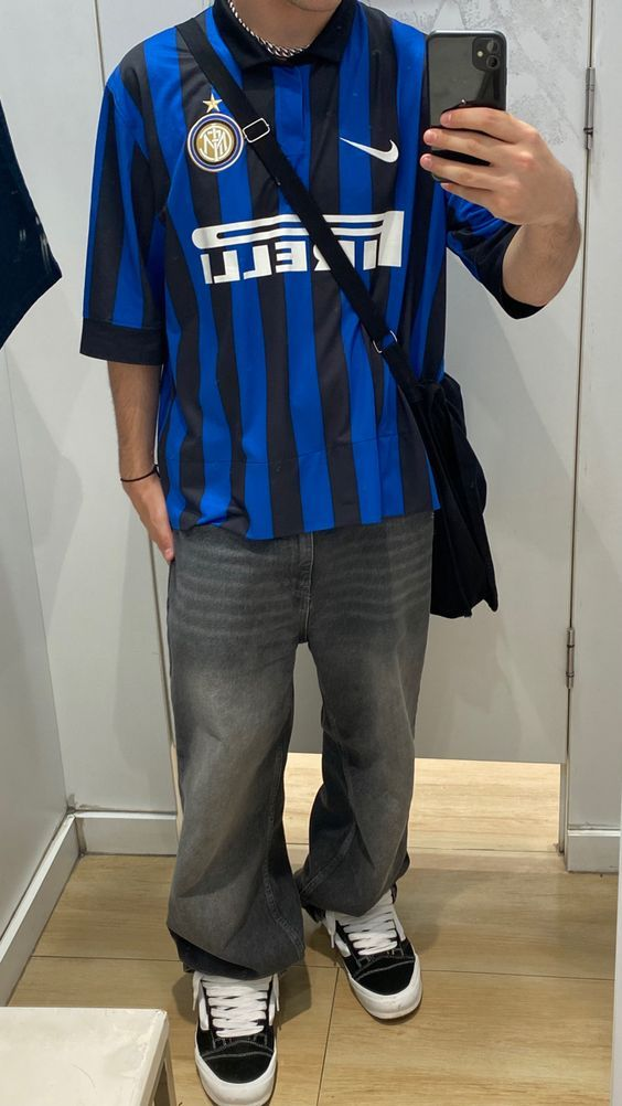 Carlos Eduardo com a camisa comprada na TSN Sports