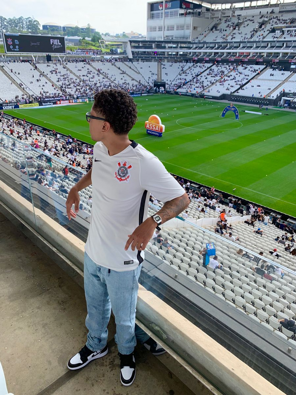 Fernanda Alves com a camisa comprada na TSN Sports