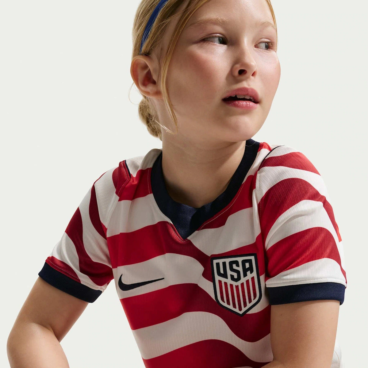 Conjunto Infantil Estados Unidos 2026/27 I, detalhe do escudo