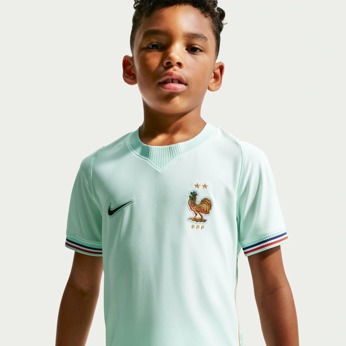 Conjunto Infantil França 2026/27 II Kit, vista lateral