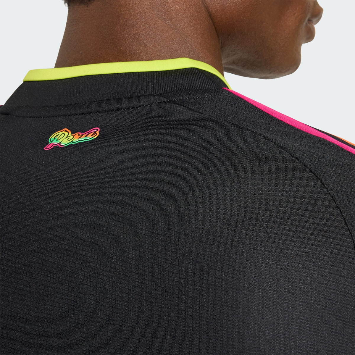 Camisa Adidas Peru 2026/27 II, detalhe da manga