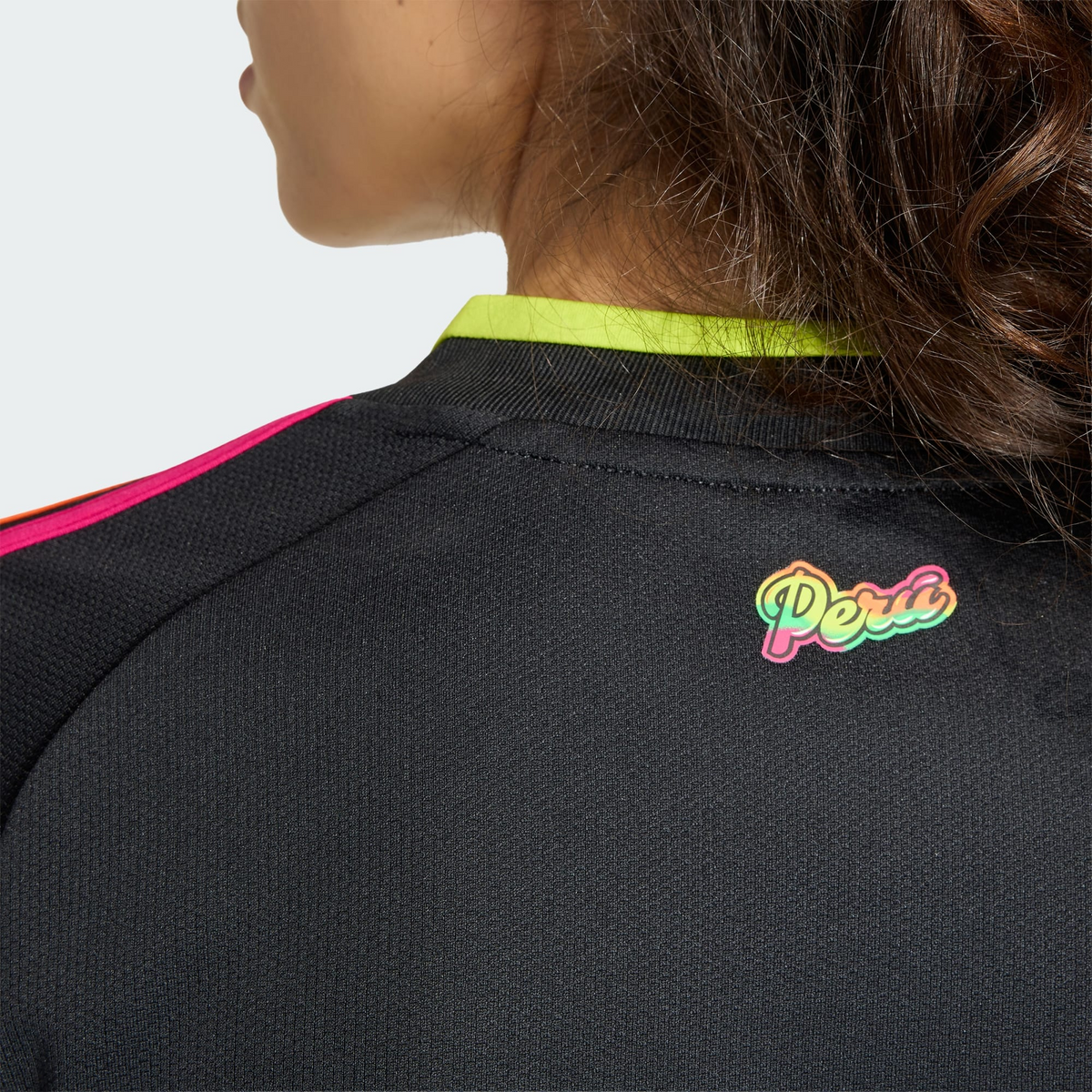 Camisa Feminina Peru 2026/27 II, detalhe do escudo
