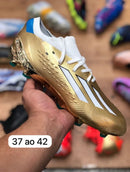 Chuteira de campo Adidas Dourada