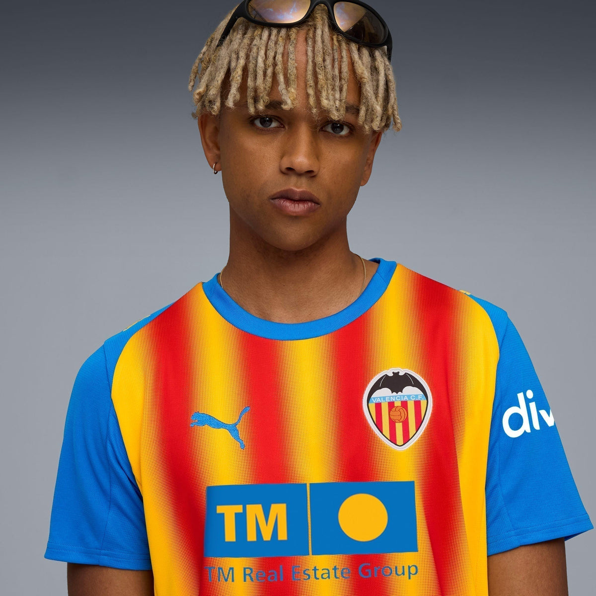 Camisa Puma Valencia 2025/26 III Torcedor, detalhe do escudo